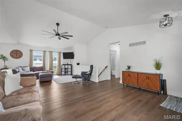 4 Royallbend CT, O'fallon, MO 63368