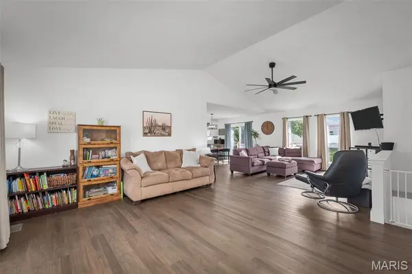 4 Royallbend CT, O'fallon, MO 63368