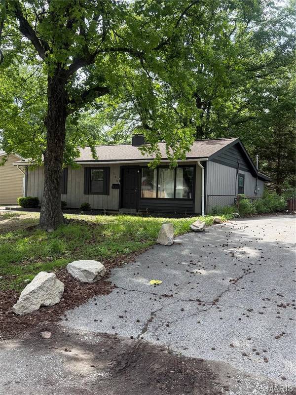 125 Saint Robert DR, Cahokia, IL 62206