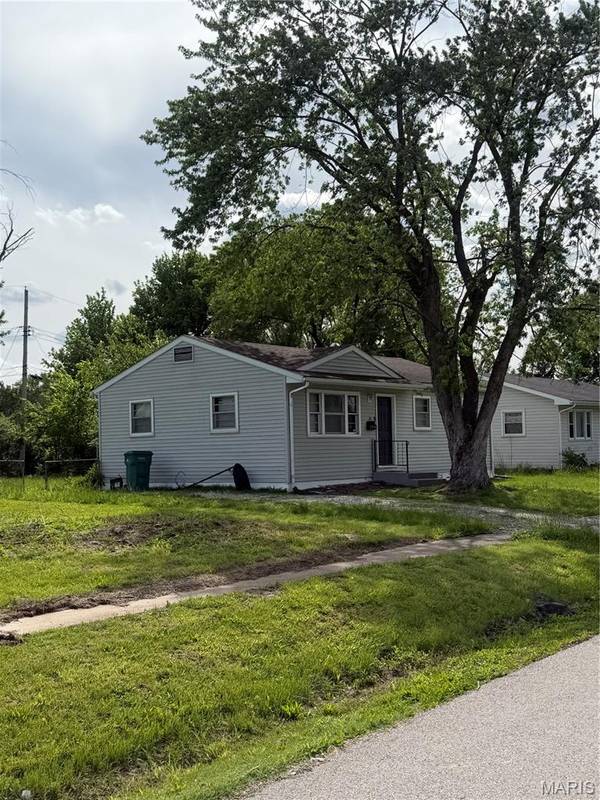 28 School ST, Cahokia, IL 62206