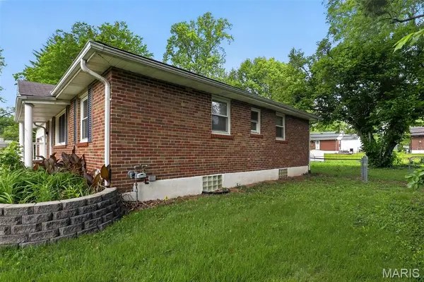 1001 Olympia DR, St Louis, MO 63135