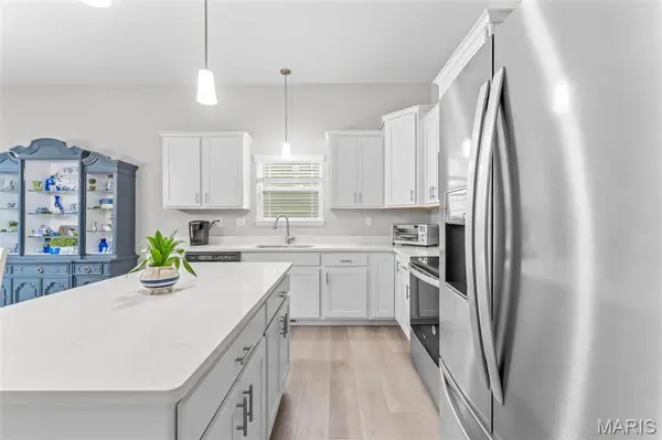 1010 Timber Bluff DR, Wentzville, MO 63385