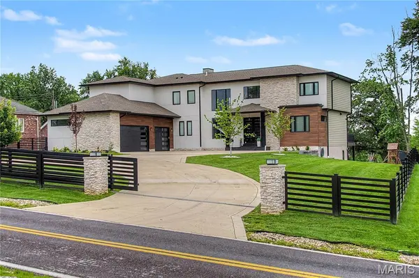 10010 Schuessler RD, St Louis, MO 63128