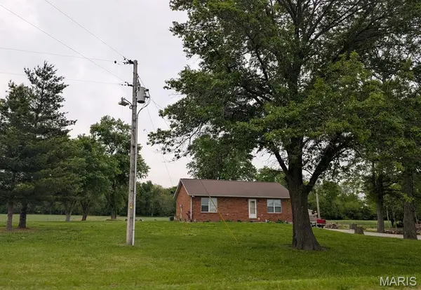 6906 Holcomb School RD, Freeburg, IL 62243