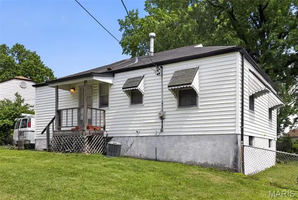 1941 Farrell DR, St Louis, MO 63133