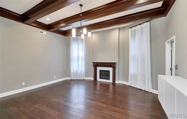4253 Washington BLVD #B, St Louis, MO 63108