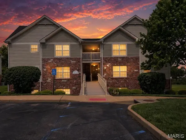 1711 Piedmont CIR, St Charles, MO 63304