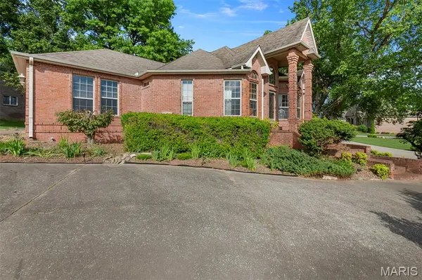 2204 Crown Point DR, Cape Girardeau, MO 63701