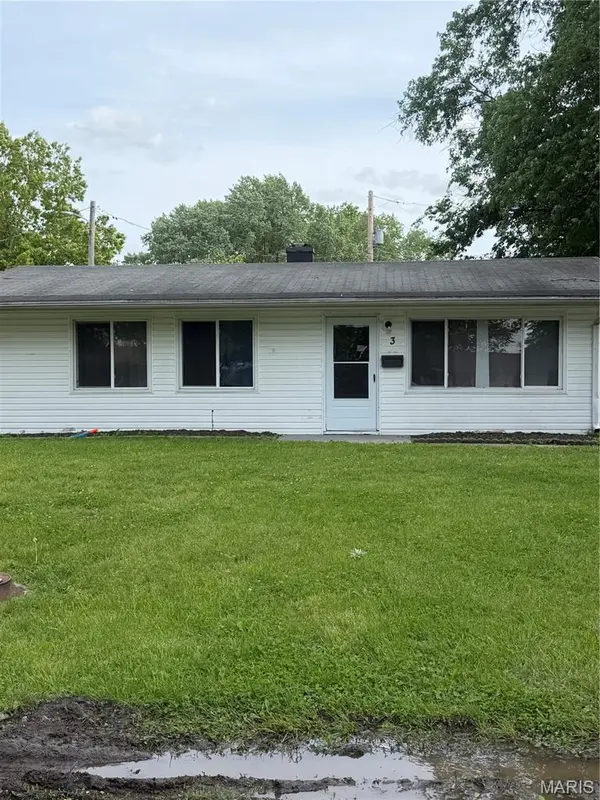 3 W Adams DR, Cahokia, IL 62206