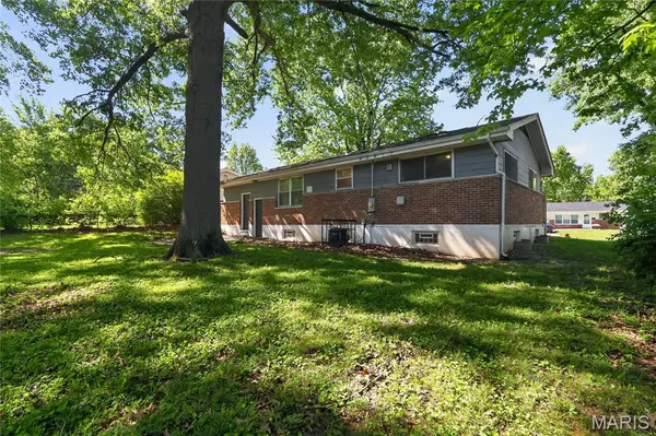 9866 Lawnview DR, St Louis, MO 63136