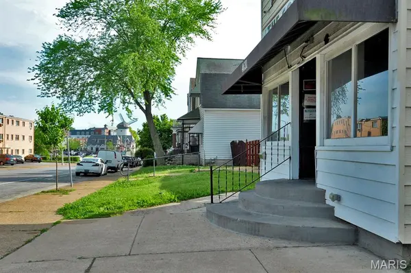 4631 Morganford RD, St Louis, MO 63116