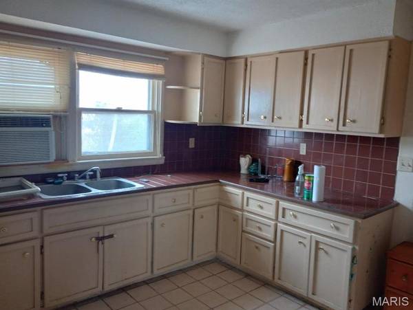 117 Bonita ST, Wood River, IL 62095