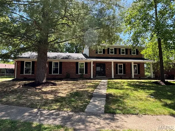 3938 Hirondelle LN, Florissant, MO 63034