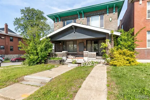 4247 S Grand BLVD, St Louis, MO 63111