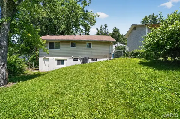 262 Coburg DR, St Louis, MO 63137