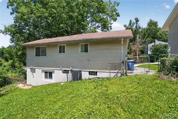 262 Coburg DR, St Louis, MO 63137