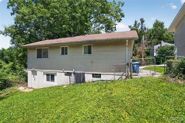 262 Coburg DR, St Louis, MO 63137