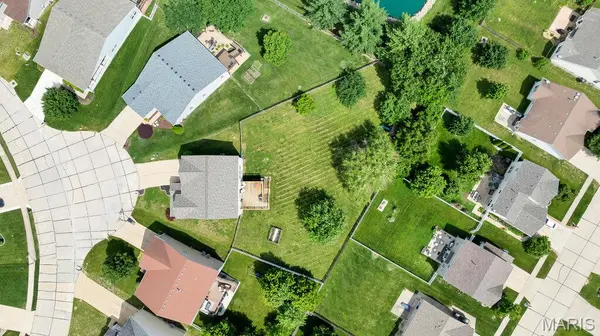 2023 Preston Woods Pkwy, Lake St Louis, MO 63367