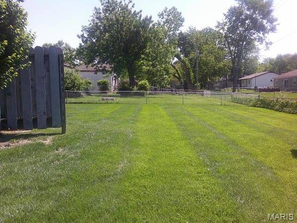 1972 Shoreham DR, Florissant, MO 63033