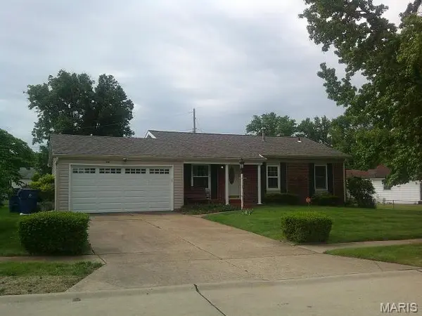 1972 Shoreham DR, Florissant, MO 63033