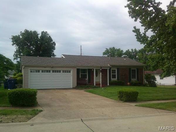 1972 Shoreham DR, Florissant, MO 63033