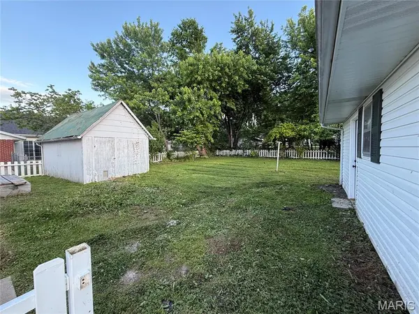 209 W College, Fredericktown, MO 63645