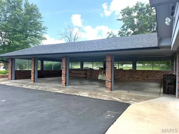 26541 Lake Shore Rd, Lebanon, MO 65536