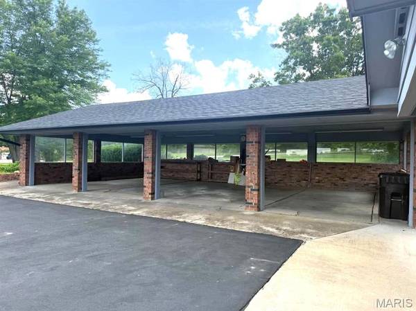 26541 Lake Shore Rd, Lebanon, MO 65536