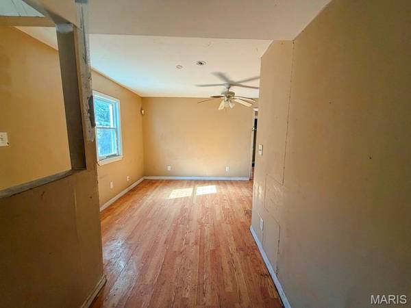 10165 Count DR, St Louis, MO 63136
