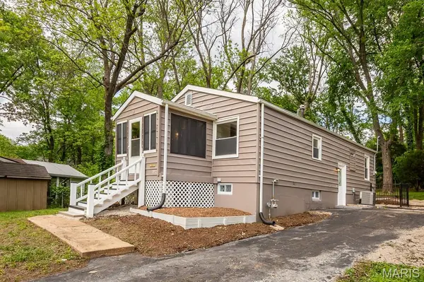 2528 Creve Coeur DR, Rock Hill, MO 63144
