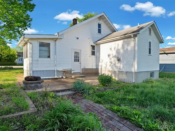 609 W Madison AVE, Owensville, MO 65066