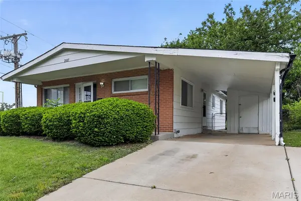 2587 Robley DR, St Louis, MO 63136