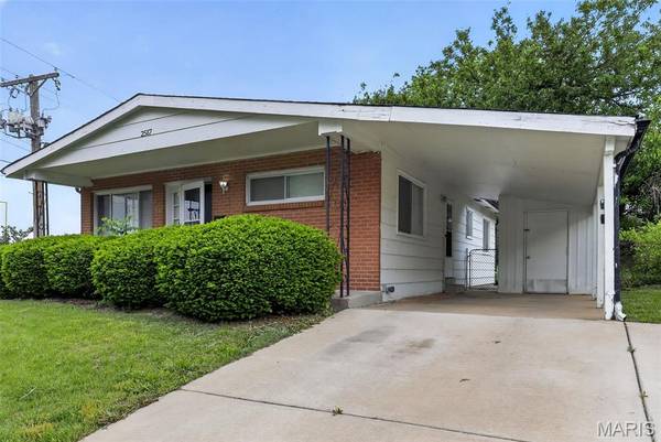 2587 Robley DR, St Louis, MO 63136