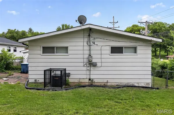 2587 Robley DR, St Louis, MO 63136