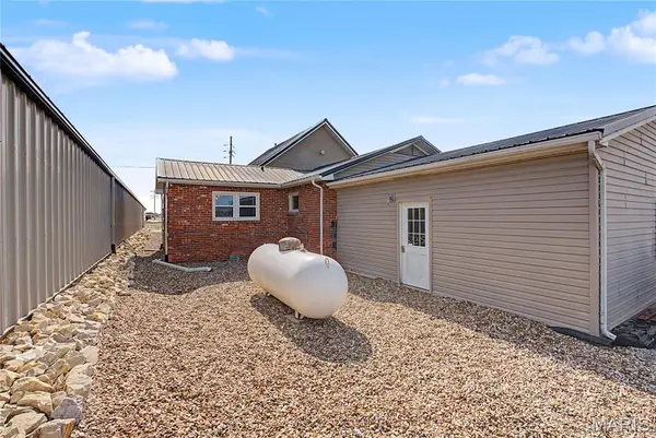 2102 N Outer RD, Dexter, MO 63841