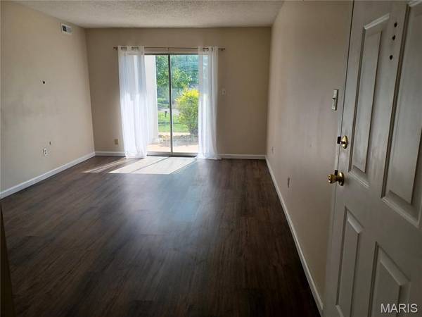 3129 Edwards PL #102, St Louis, MO 63043