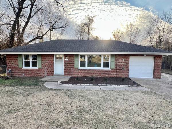 83 Grand Circle DR, Maryland Heights, MO 63043