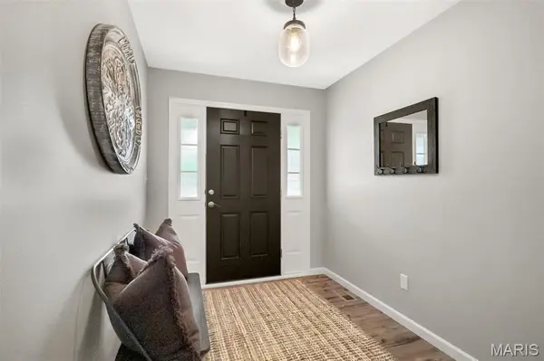 529 Winding Bluffs DR, Fenton, MO 63026