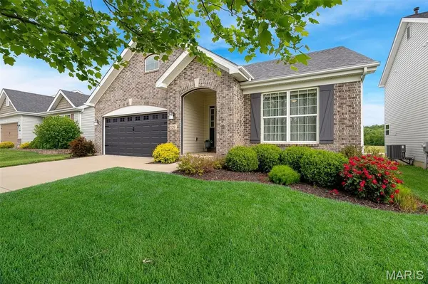 529 Winding Bluffs DR, Fenton, MO 63026