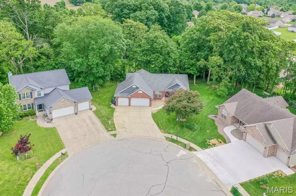 2452 Calico LN, Maryville, IL 62062