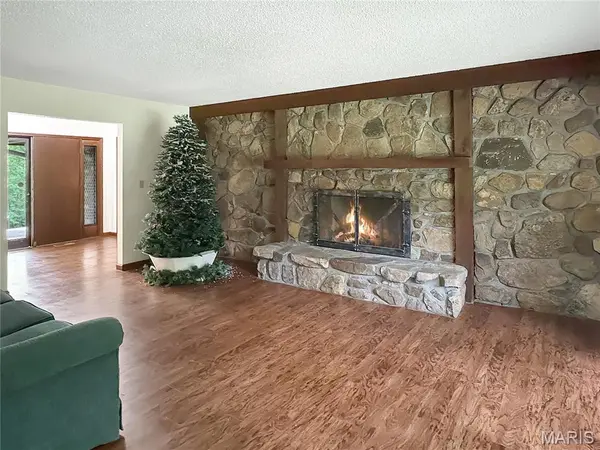 635 E Villa Ridge RD, Villa Ridge, MO 63089