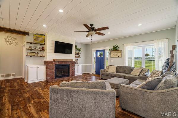 13033 Shafer RD, Licking, MO 65542