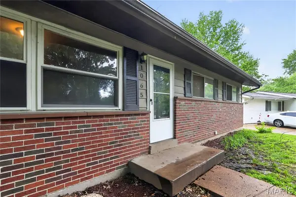 1065 Briarbrae DR, St Louis, MO 63138