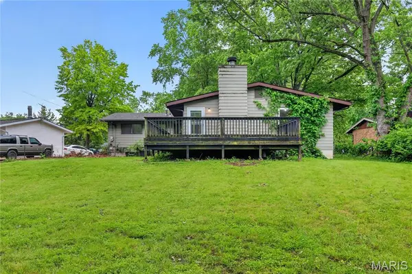 1065 Briarbrae DR, St Louis, MO 63138