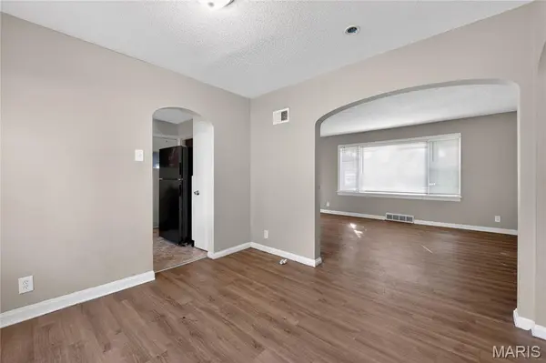 4701 Nelson DR, St Louis, MO 63121