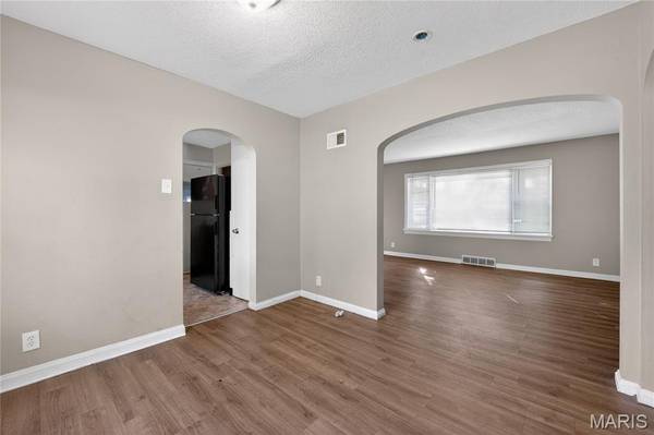 4701 Nelson DR, St Louis, MO 63121