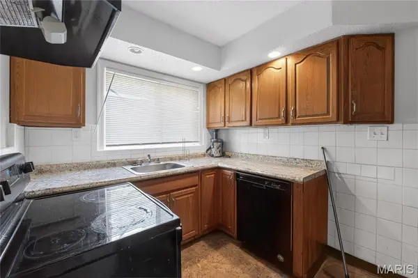 4701 Nelson DR, St Louis, MO 63121
