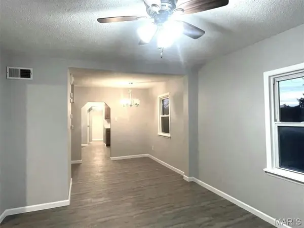 907 Pyramid DR, Valley Park, MO 63088