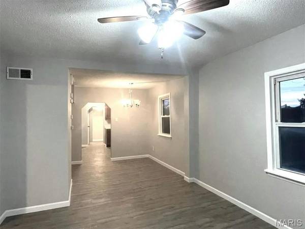 907 Pyramid DR, Valley Park, MO 63088
