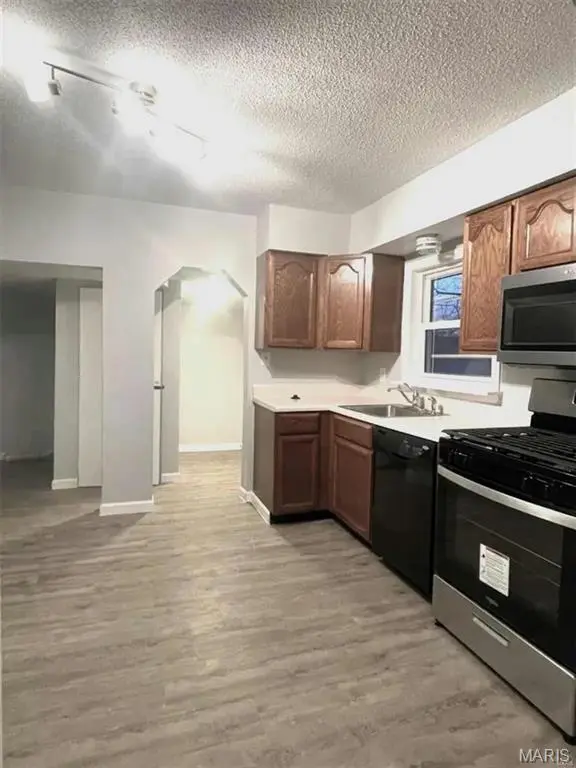 907 Pyramid DR, Valley Park, MO 63088